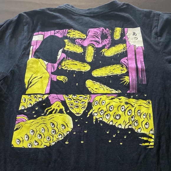 Junji Ito Collection Crunchyroll Shirt Small Horror Manga Anime. Preowned. - Picture 5 of 5